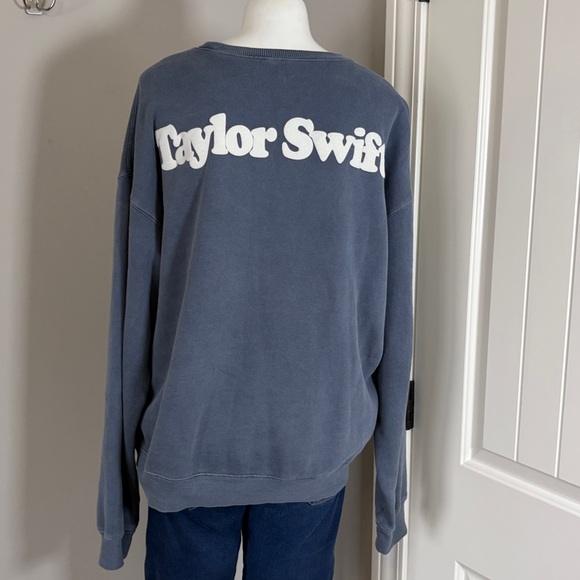 Taylor Swift Midnights LOST IN THE LABYRINTH OF MY MIND CREWNECK PULLOVER Blue L - Picture 3 of 9